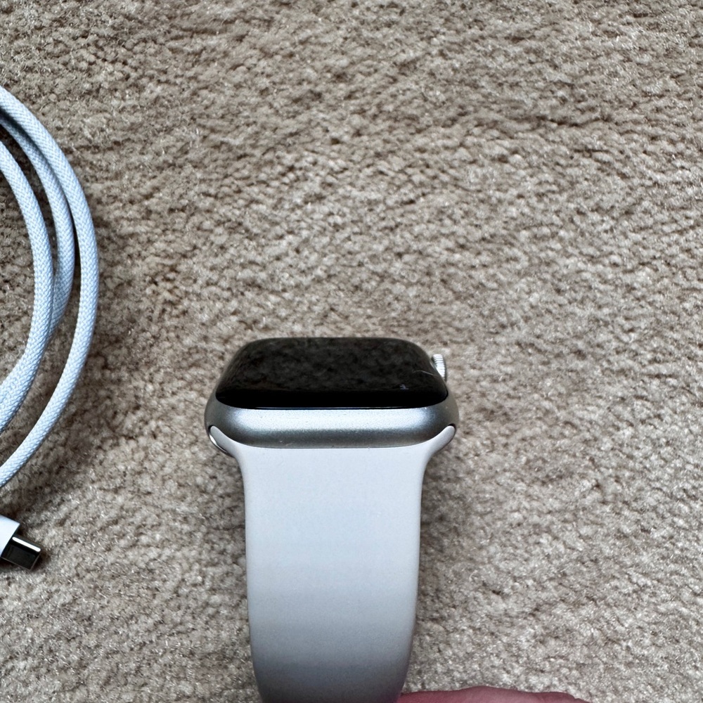 Apple watch, series 9; 45mm with M/L band in color Starlight - Picture 4 of 7